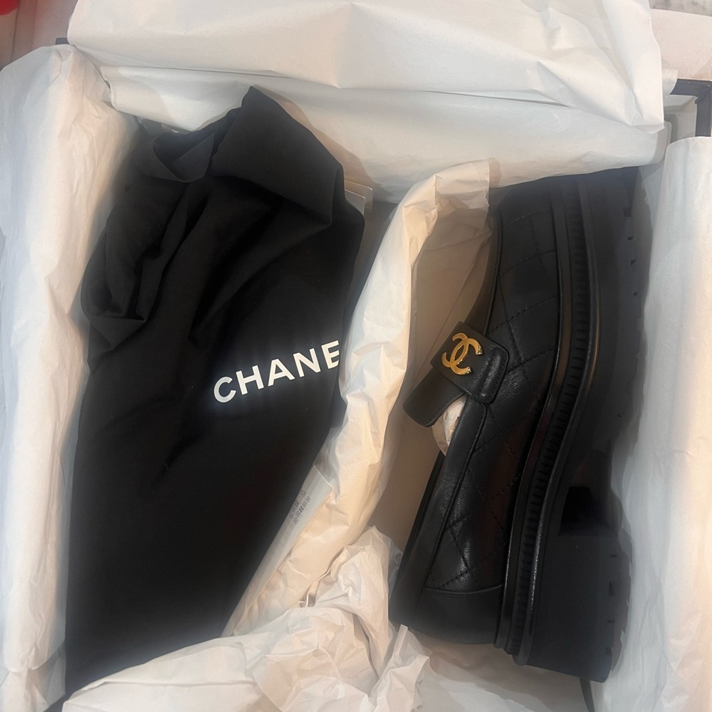 Chanel Moccasin 23A NIB Black Calfskin Quilted  CC Gold Logo Platform Loafers 37 - Picture 3 of 4